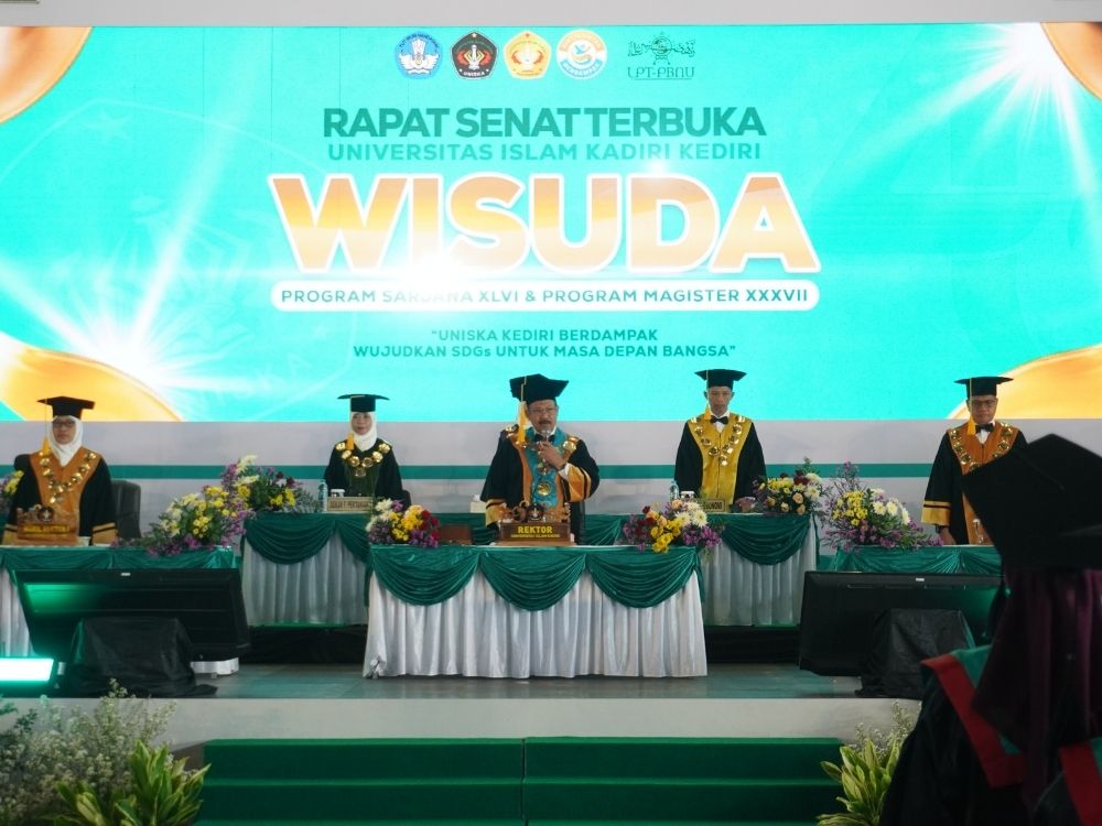 Prosesi Wisuda UNISKA Kediri di Gedung Uniska Center